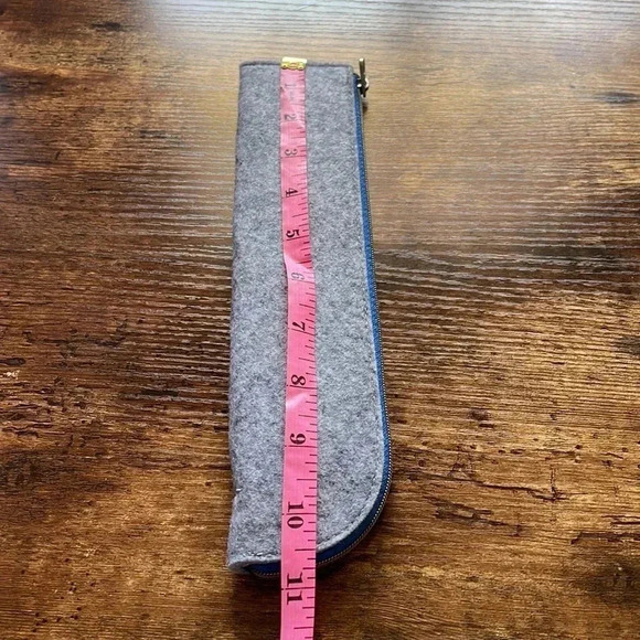 NEW SKAGEN Gray Felt Watch Protector Travel Zippered Pouch - Picture 4 of 5